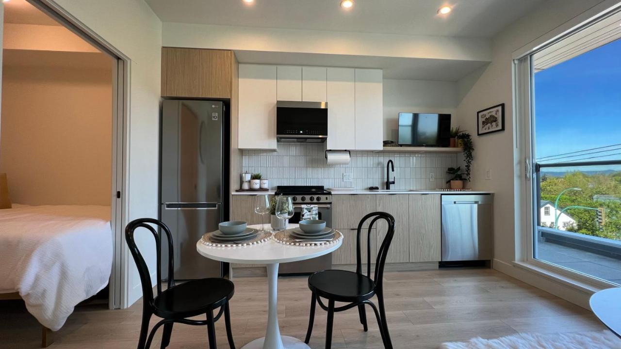 Hillside Oasis By Iris Properties! Victoria Esterno foto